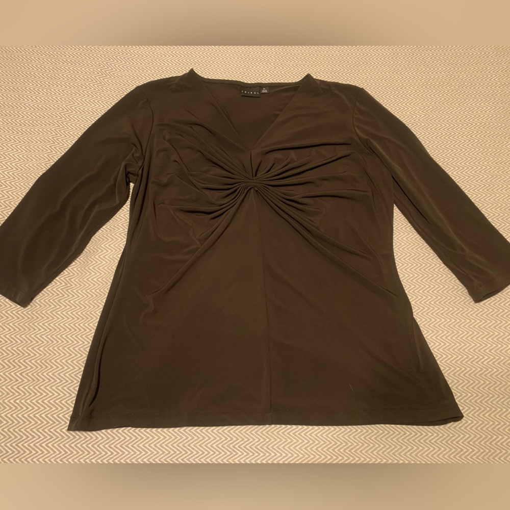 TRIBAL dark brown top with beautiful rouched design. 3/4 sleeves. EUC. Size XL.